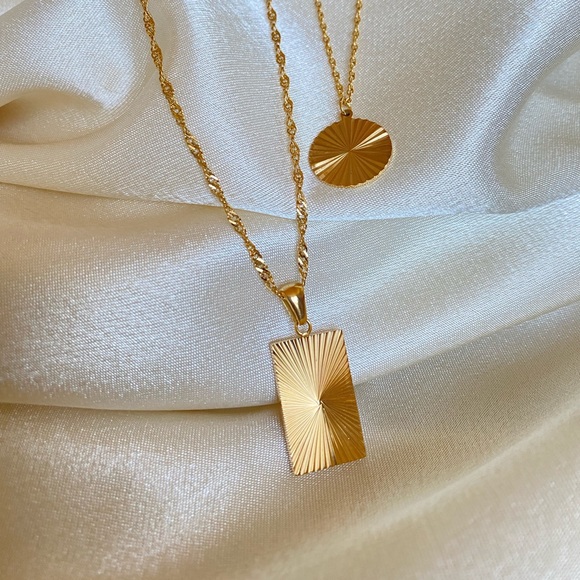 18K gold plated necklaces - Picture 1 of 5